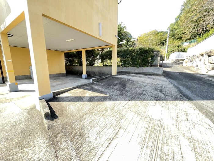 駐車場 四王寺ハイツ