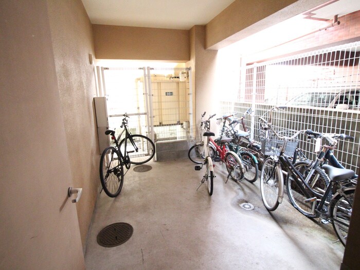 駐輪場 カジス六本松