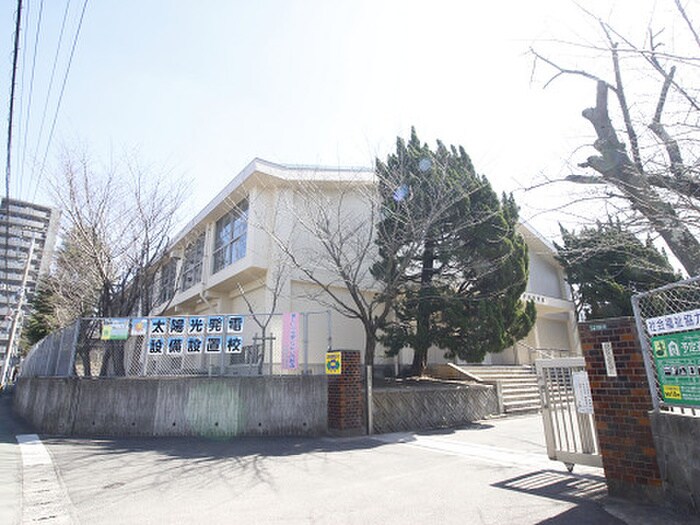 北九州市立中井小学校(小学校)まで270m Heritage　NAKAI　Manoir