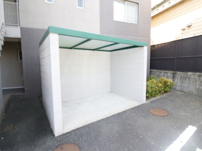 駐輪場 オベリンハウス