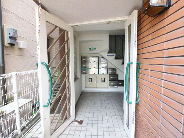 エントランス部分 ウエストヴィラ祖原山