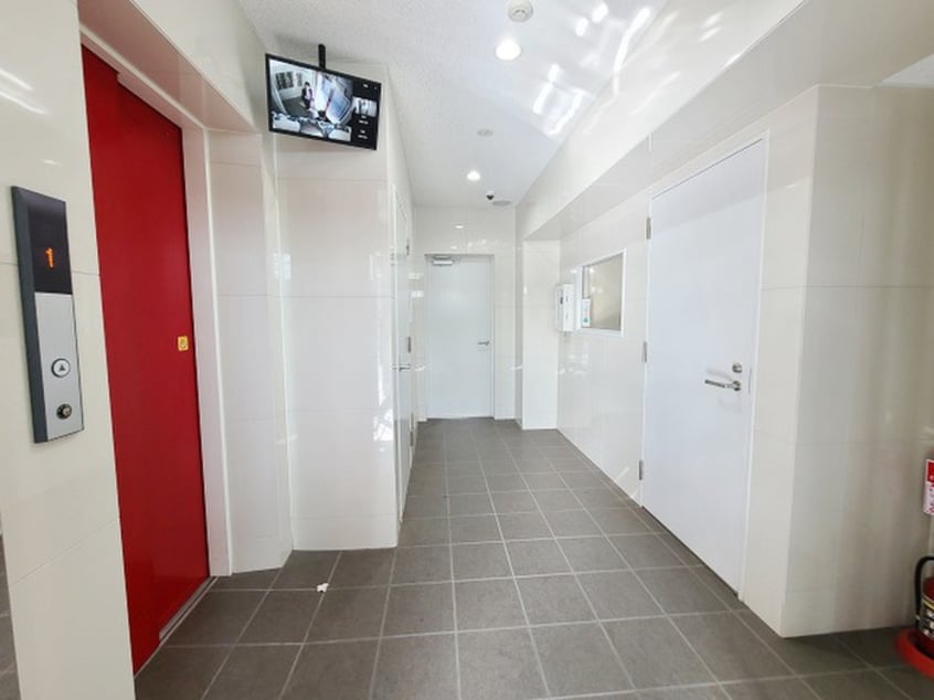 エントランス部分 U-Basic reef 三萩野