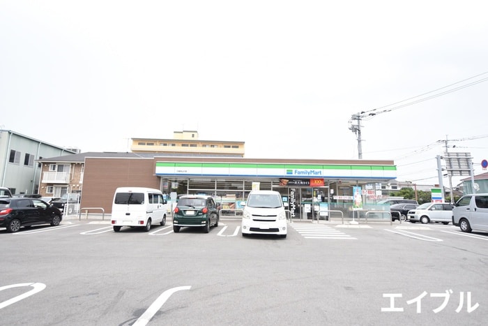 ファミリーマート(コンビニ)まで270m クレール　シャトレー