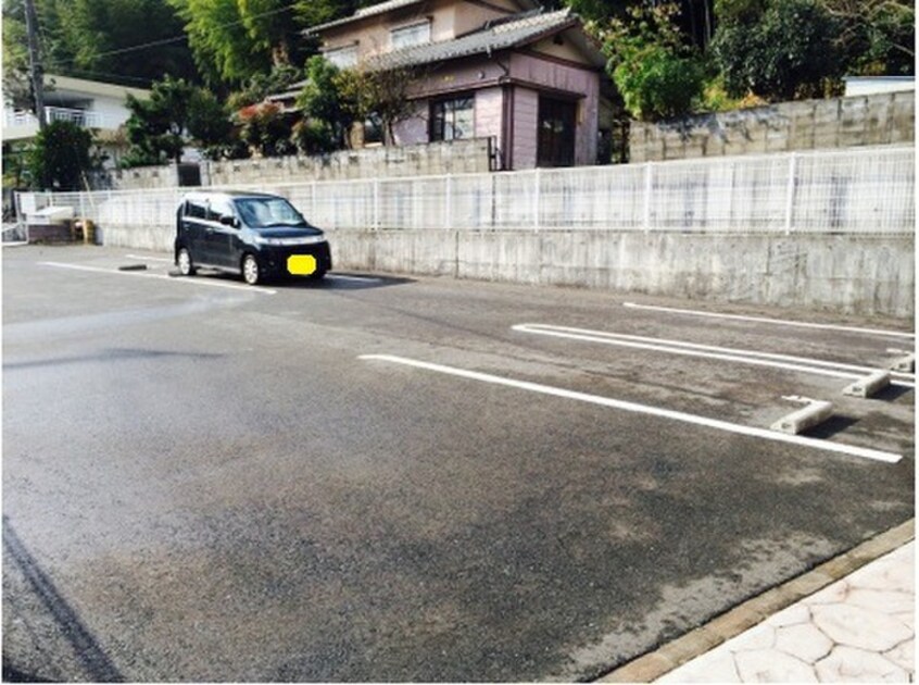 駐車場 メゾンソレイユ　B