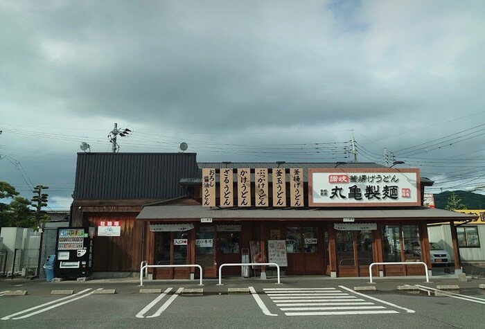 丸亀製麺　本城店(その他飲食（ファミレスなど）)まで100m フェイバ－スタ－Ａ