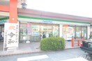 ファミリーマートJR二日市駅店(コンビニ)まで499m 飯田貸家