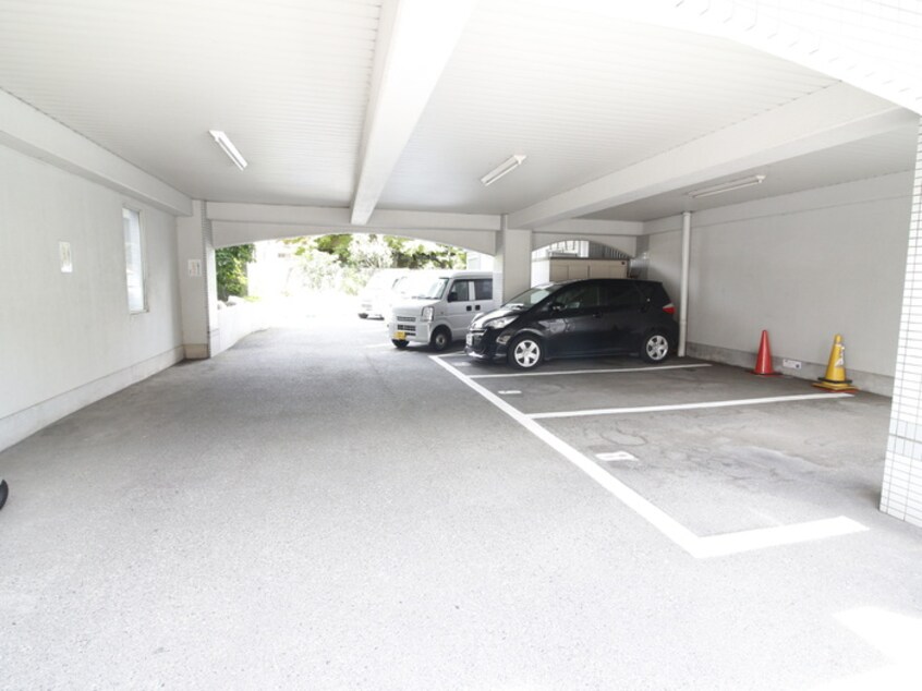 駐車場 ロイヤルハイツ春日