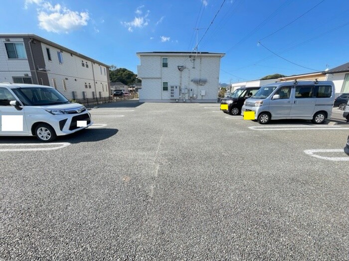 駐車場 スィート・フィオーレD