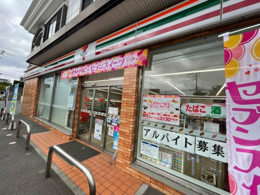 セブンイレブン黒原店(コンビニ)まで1110m ＣＩＴＲＵＳ　ＴＲＥＥ