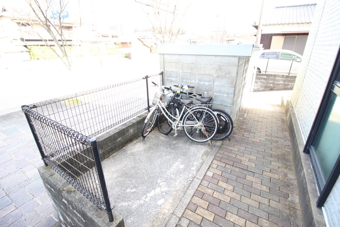 駐輪場 ＪＹＵＲＡＫＵ