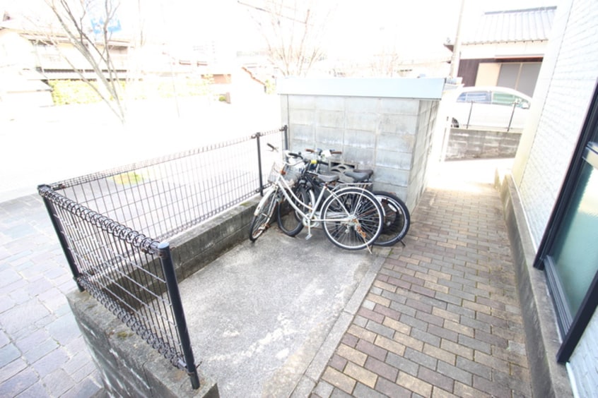 駐輪場 ＪＹＵＲＡＫＵ