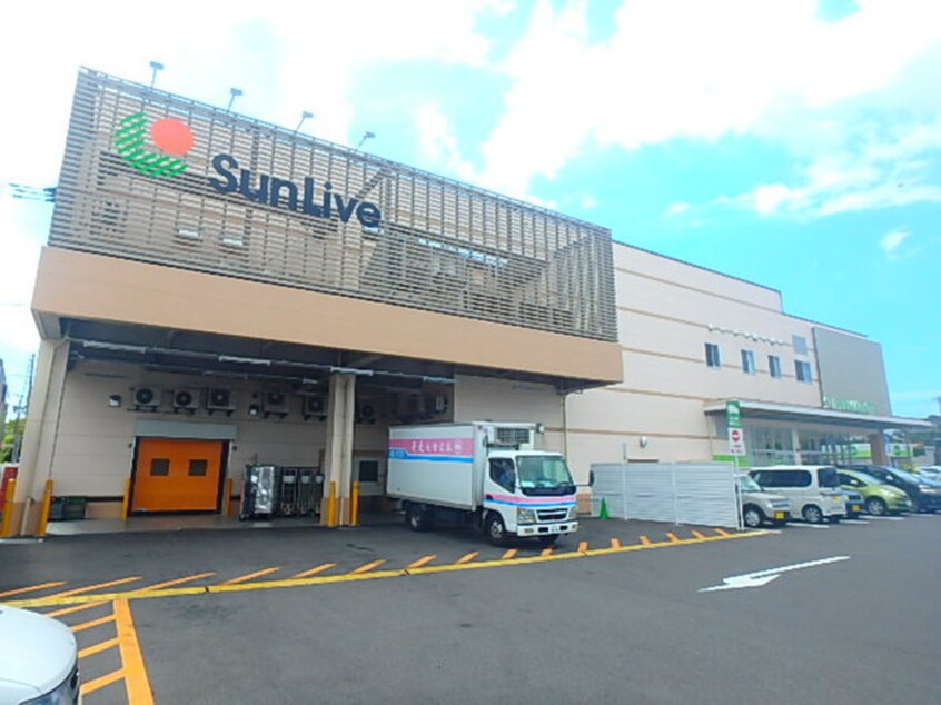 サンリブ(スーパー)まで643m ラ・ガール折尾