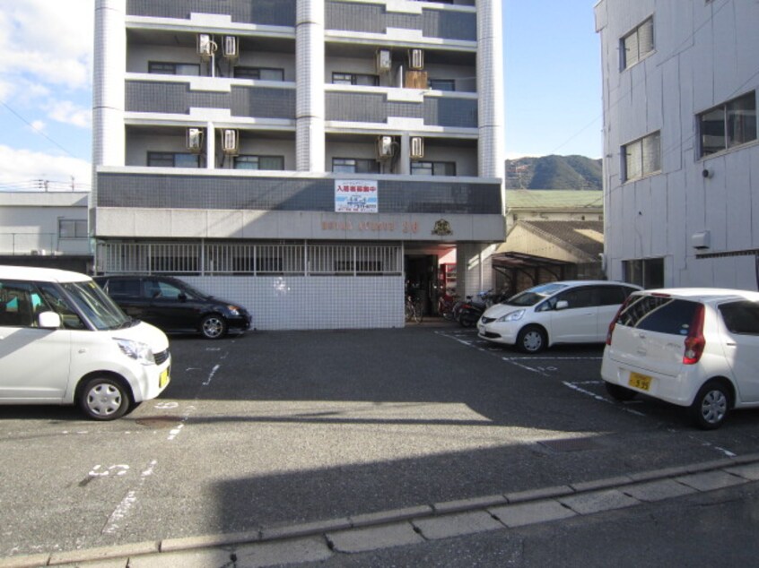 駐車場 ロイヤルアベニュ－