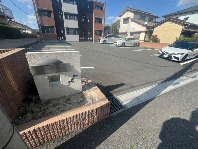 エントランス部分 ランドコア陣山
