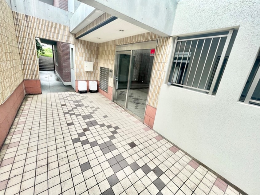 エントランス部分 フォレストヴィラ別所町