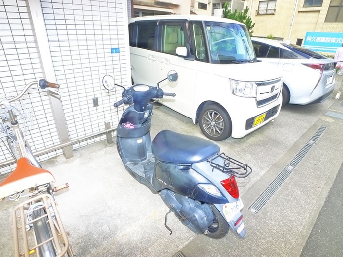 バイク置き場 クラウンステージ