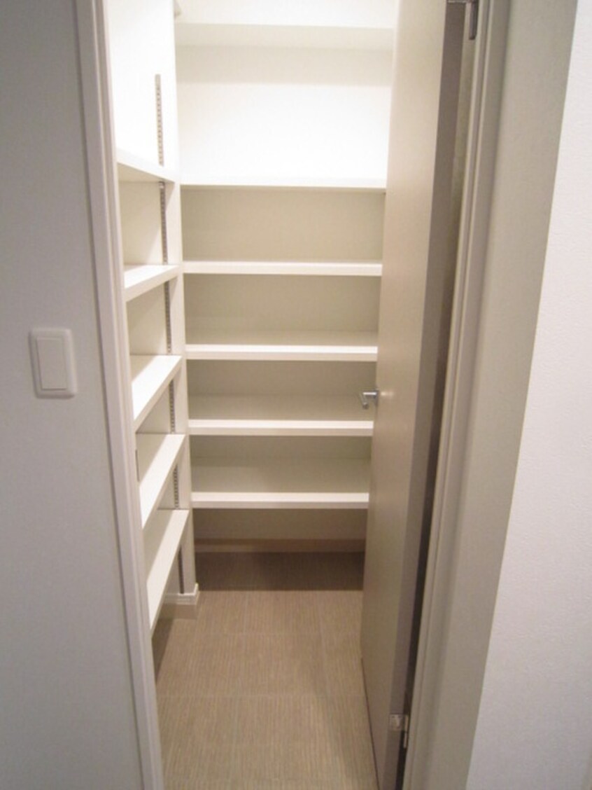 靴箱 ｴﾝｸﾚｽﾄＧＲＡＮ博多駅前（1307）