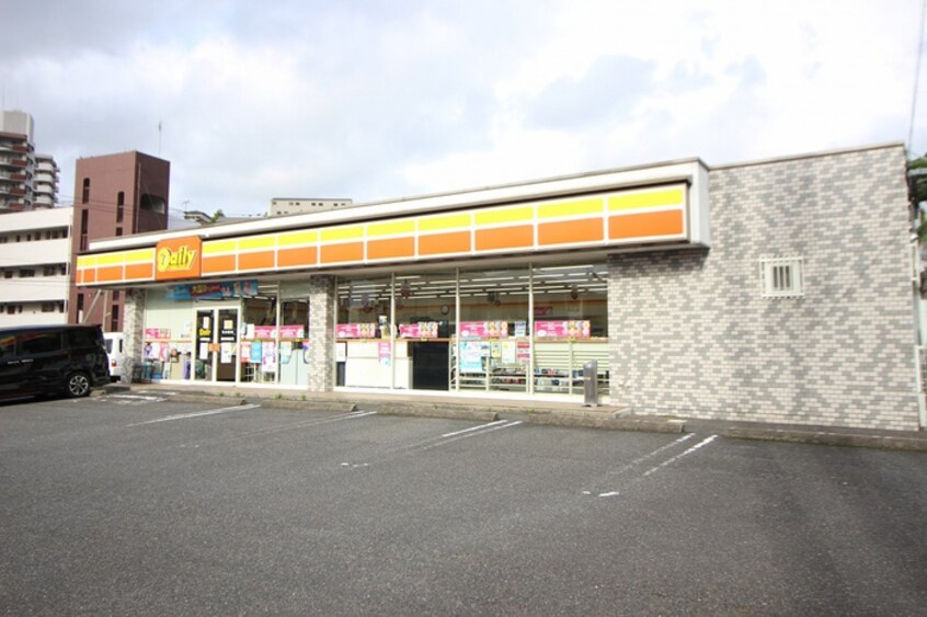 デイリーヤマザキ 八幡槻田店(コンビニ)まで800m シャトレ松尾