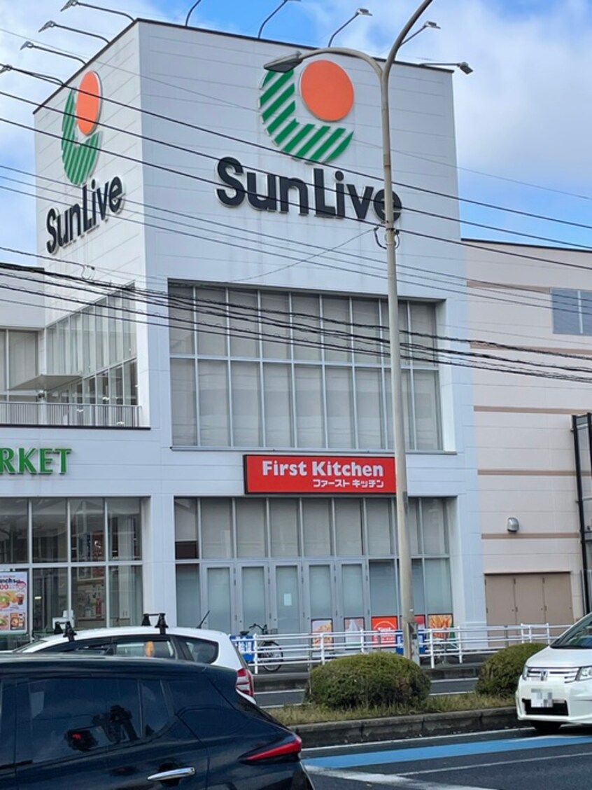 サンリブ折尾店(スーパー)まで1300m シエル折尾