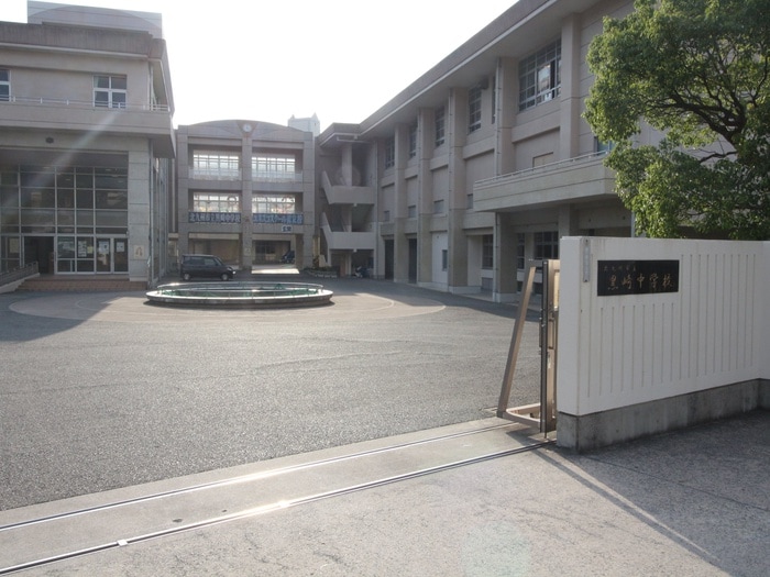 黒崎中学校(中学校/中等教育学校)まで130m ソレイユ鳴水