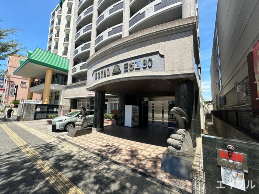 エントランス部分 ロイヤル日赤通８０