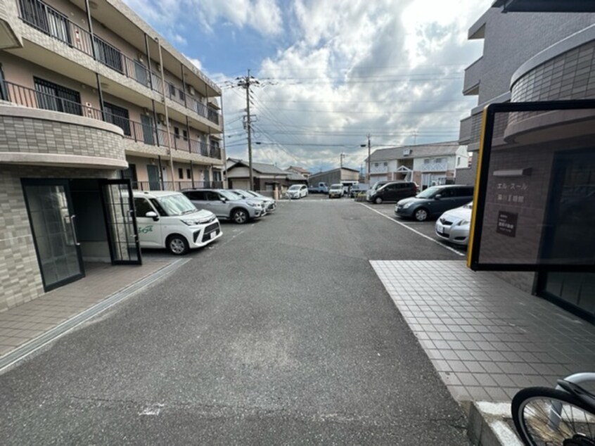 駐車場 エルスール湯川参番館