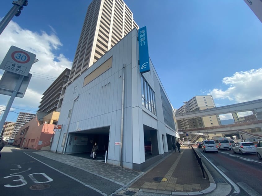 福岡銀行三萩野支店(銀行)まで100m REGARIA MIHAGINO CENTER MARKS