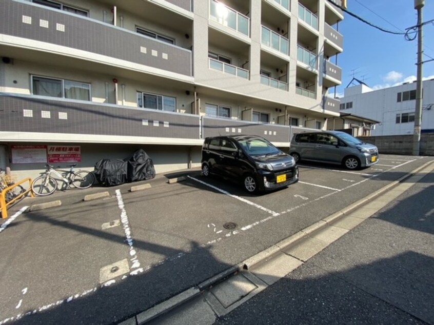 駐車場 ブラン・ノワ－ル