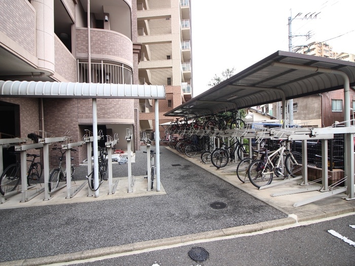 駐輪場 CAVANA天神