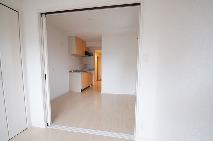 居室 ロ－リエ西新南