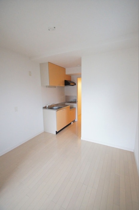 居室 ロ－リエ西新南