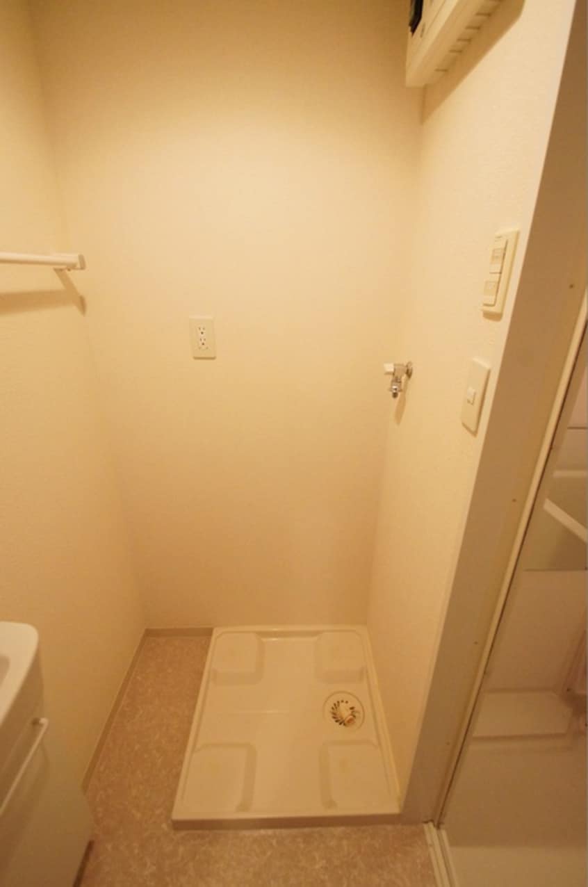 洗濯機置場 ロ－リエ西新南