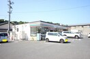 セブン-イレブン 若松古前店(コンビニ)まで74m ベルクフェルト