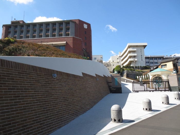西南女学院大学(大学/短大/専門学校)まで700m マーベラス下到津
