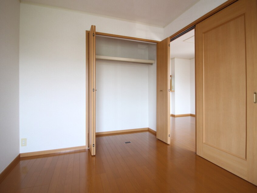 収納 プルニエＡ