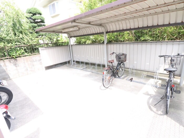 駐輪場 グランピア朝野