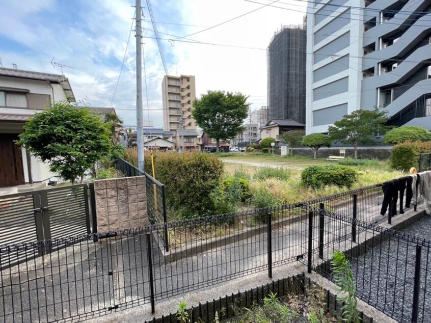 室内からの展望 ビィヴレ公園通り