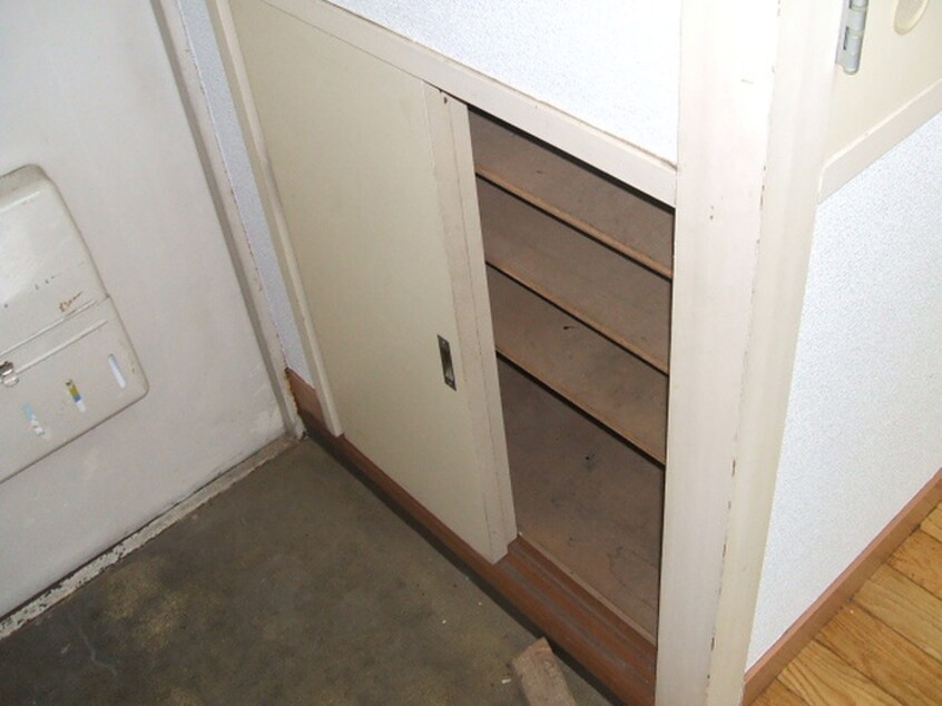 靴箱 シバタビル