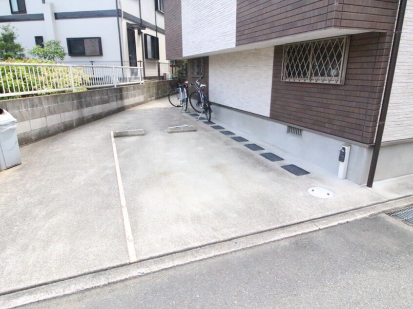 駐車場 クリスタルＫ九大南３