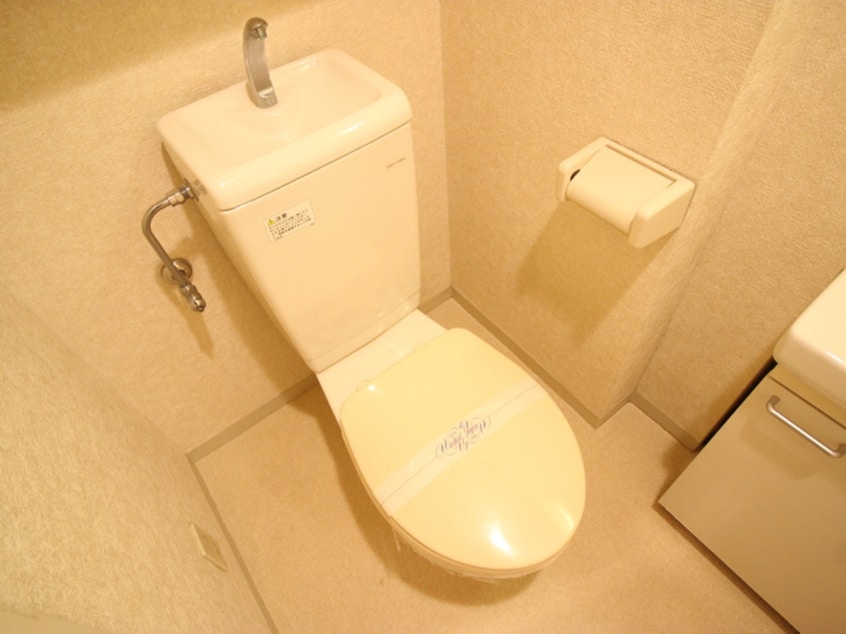 トイレ クレタ県庁前