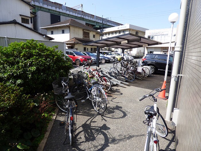 駐輪場 アヴィニール竪町