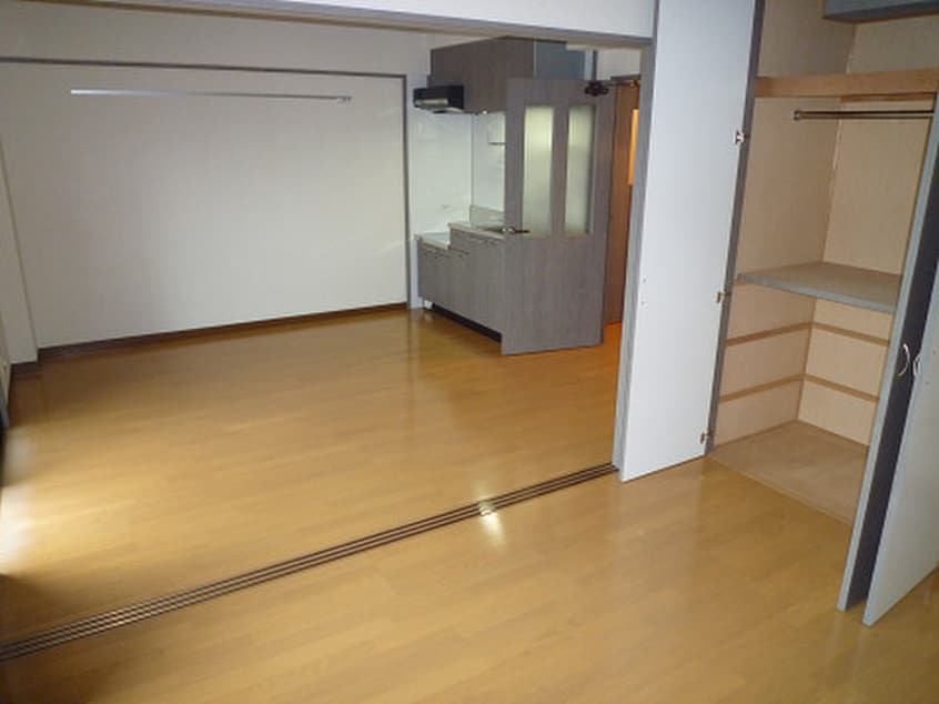 内観写真 ロイヤルセンタ－ＢＬＤ ８０