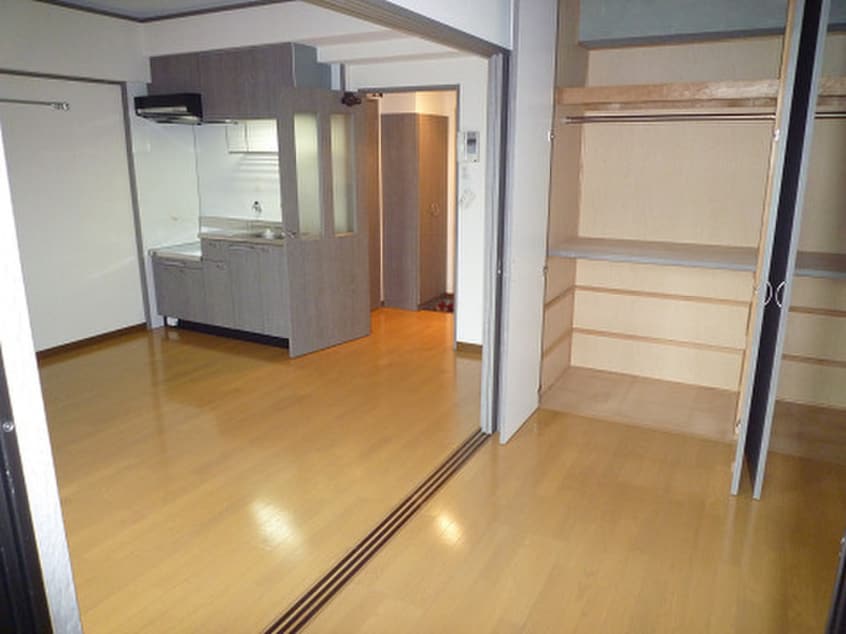 内観写真 ロイヤルセンタ－ＢＬＤ ８０