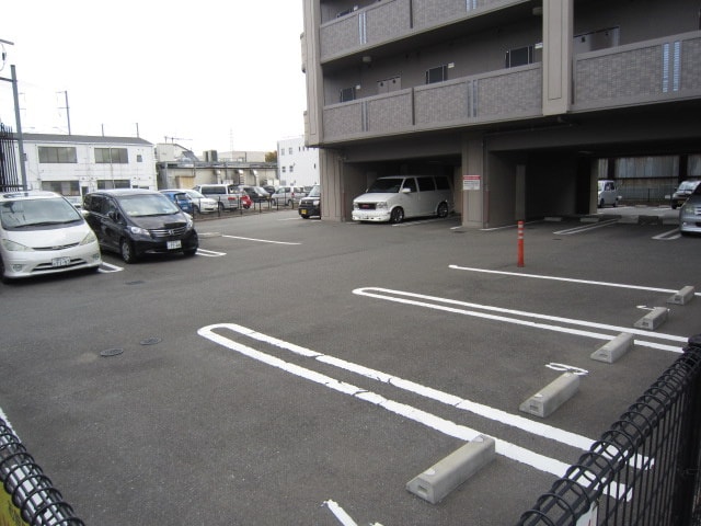 駐車場 アベンシス・ＲＣ