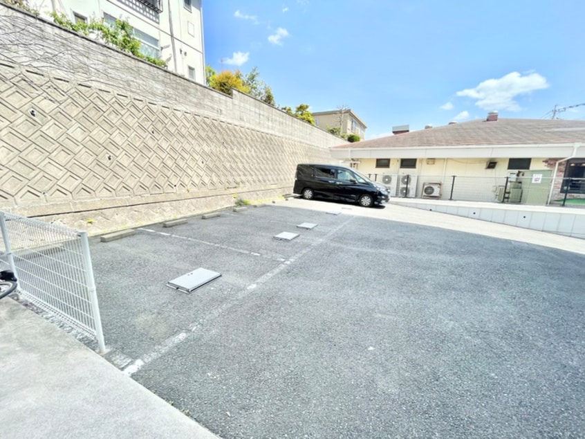 駐車場 アリビオ折尾