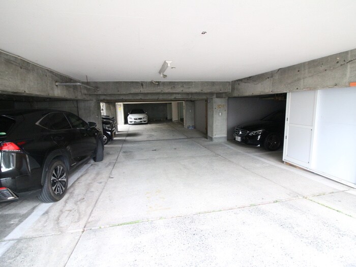 駐車場 エルモス西新