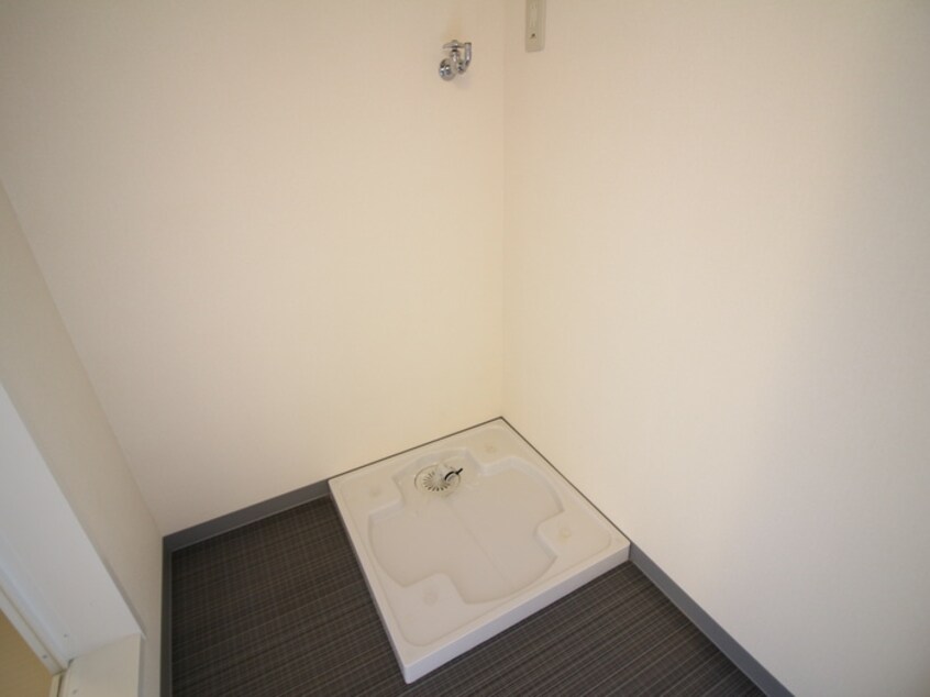 洗濯機置場 エルモス西新