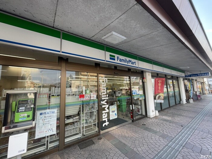 ファミリーマートＪＲ二日市駅前店(コンビニ)まで160m ﾗｲﾌｲﾝｿﾋﾟｱ