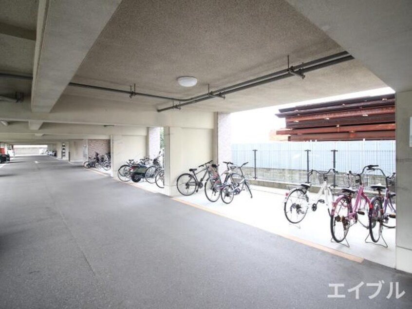 駐輪場 ヴェルモントルラーシュ