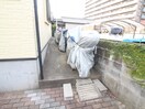 バイク置き場 ラ・セーヌ下山門